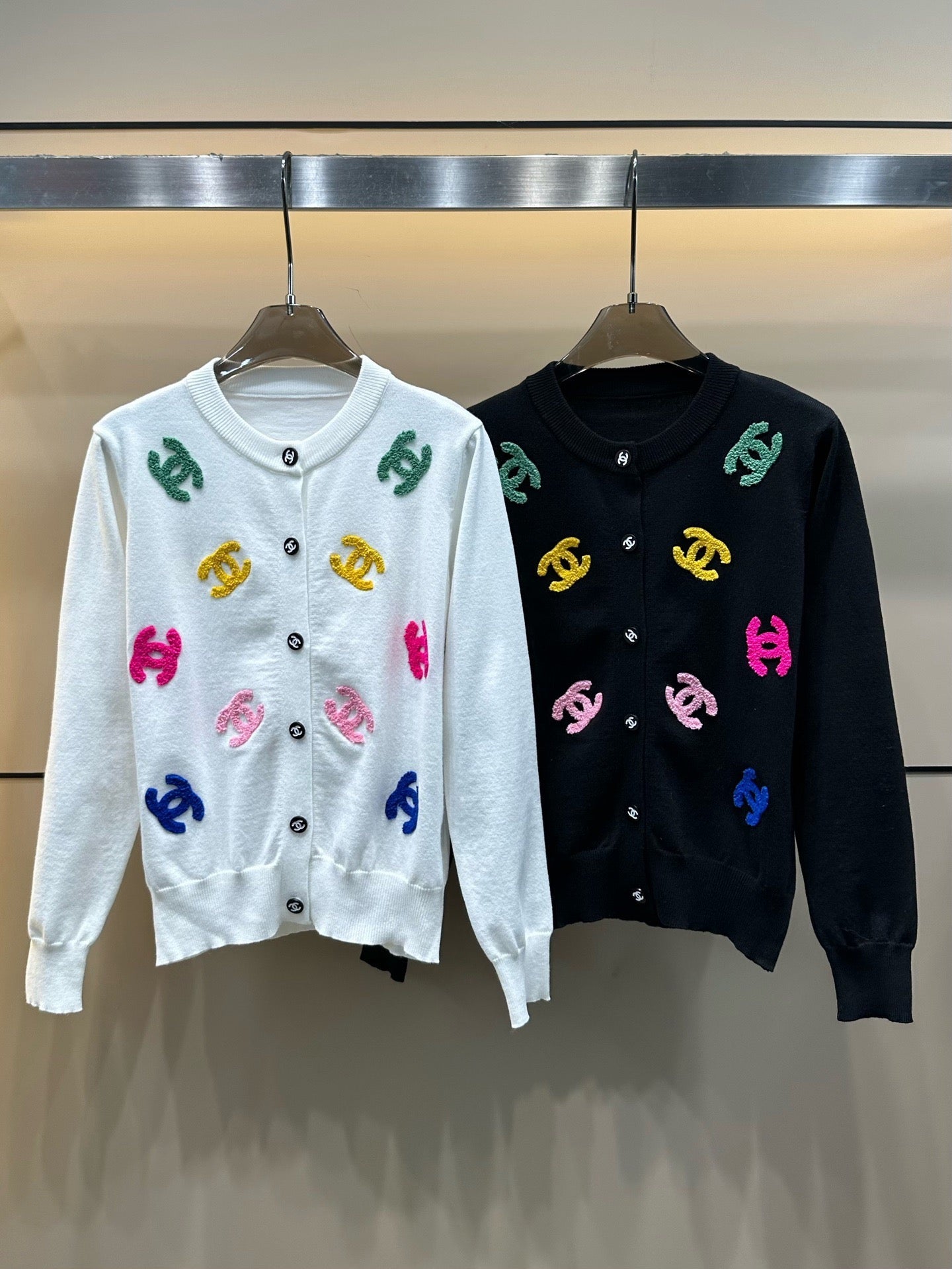 25 nouveaux cardigans tricotés en broderie platine tridimensionnelle de début d'automne