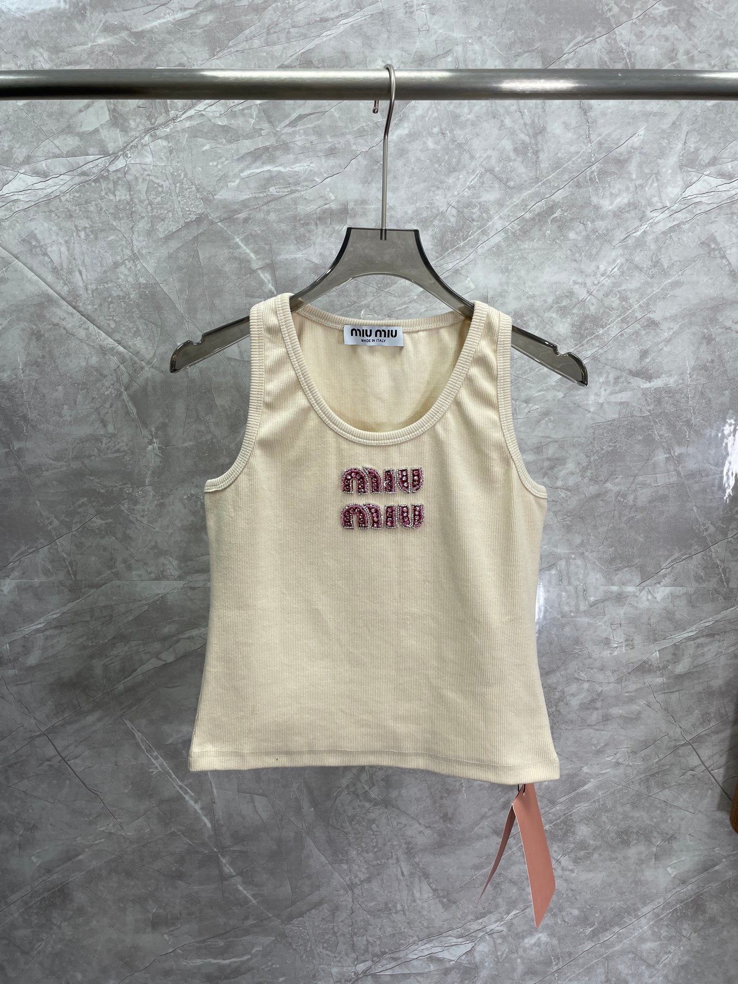 Gilet en diamant et rubis