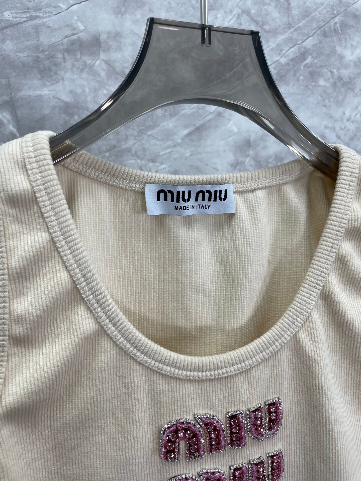 Gilet en diamant et rubis