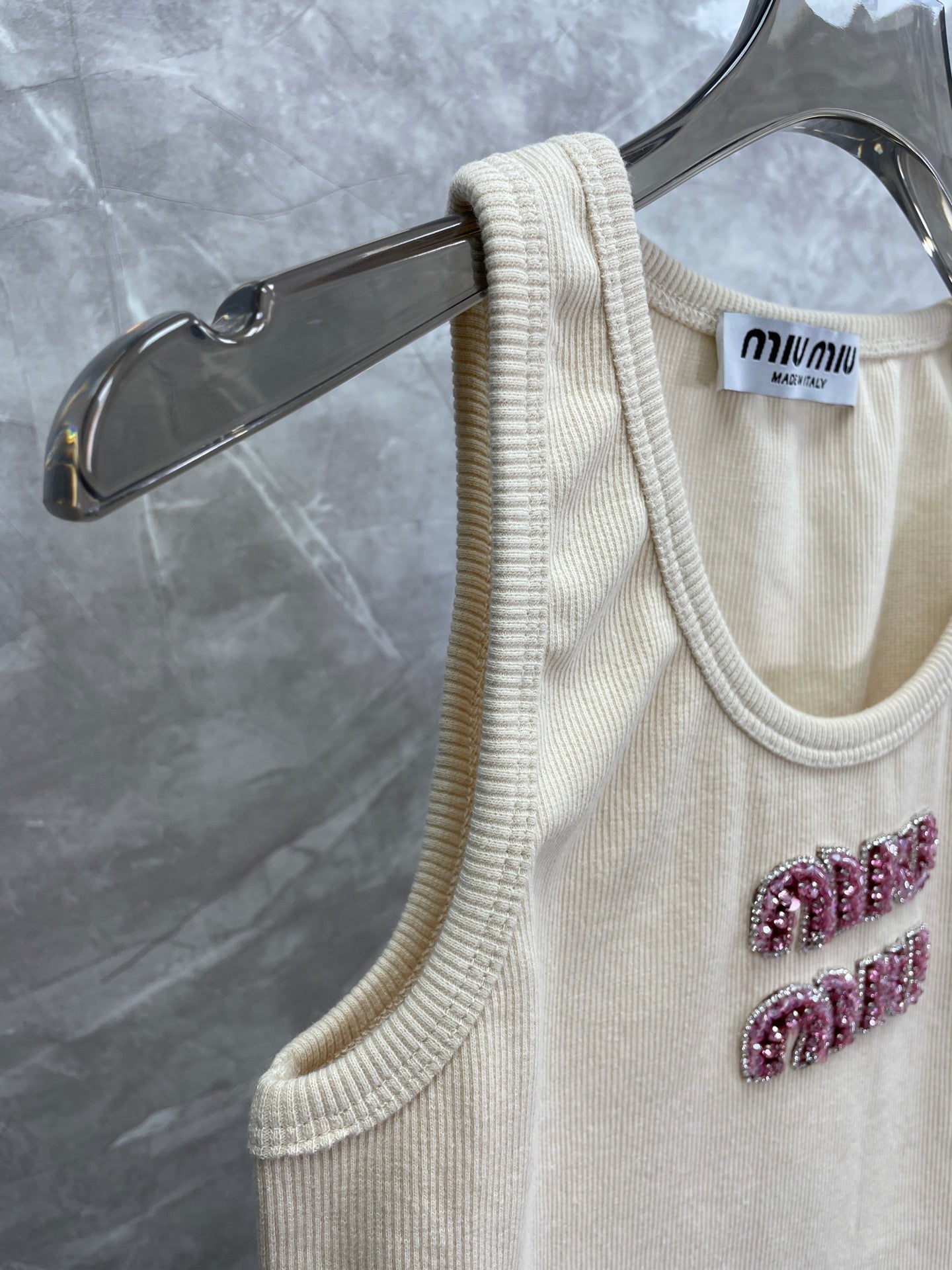 Gilet en diamant et rubis