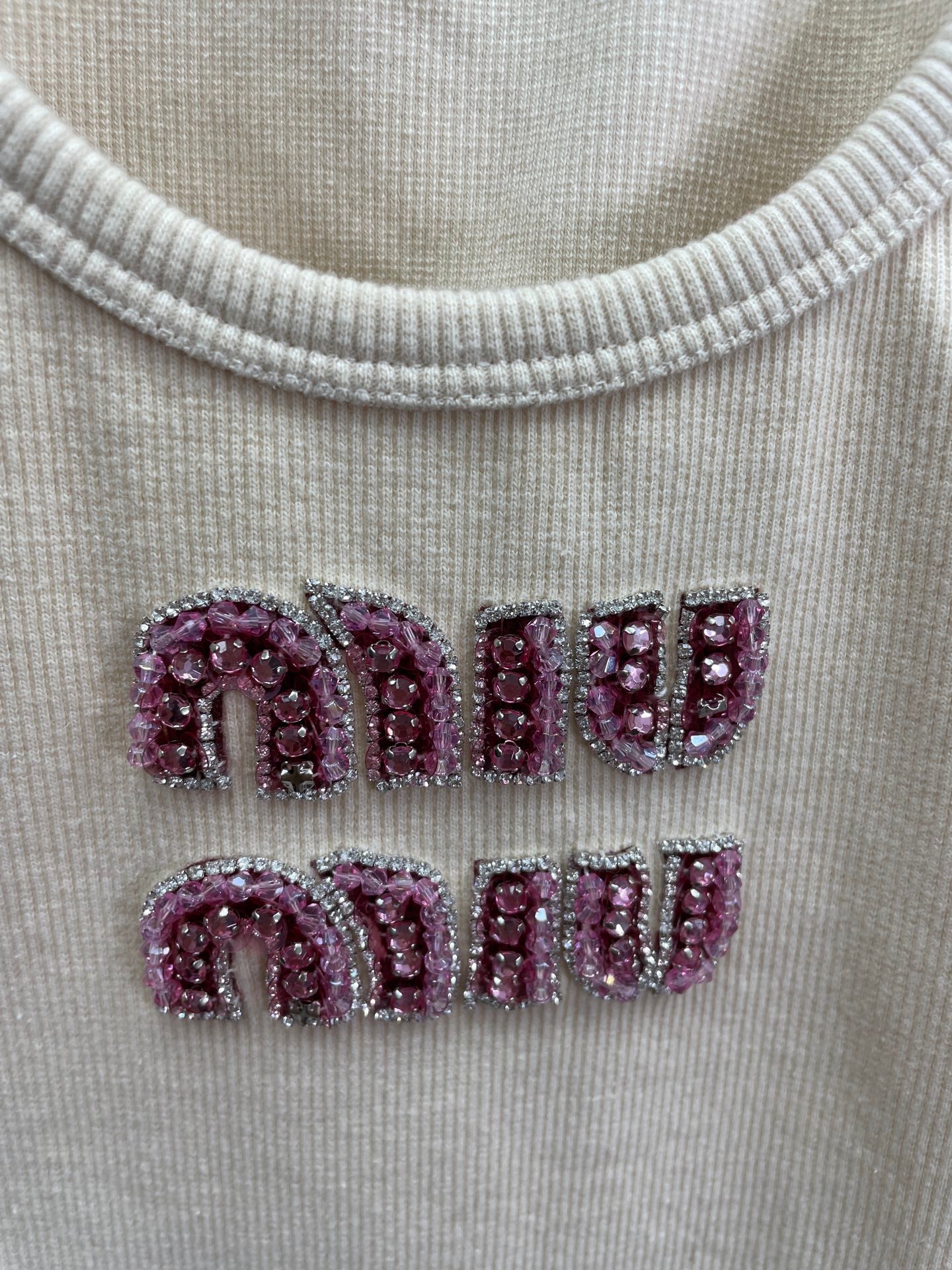 Gilet en diamant et rubis