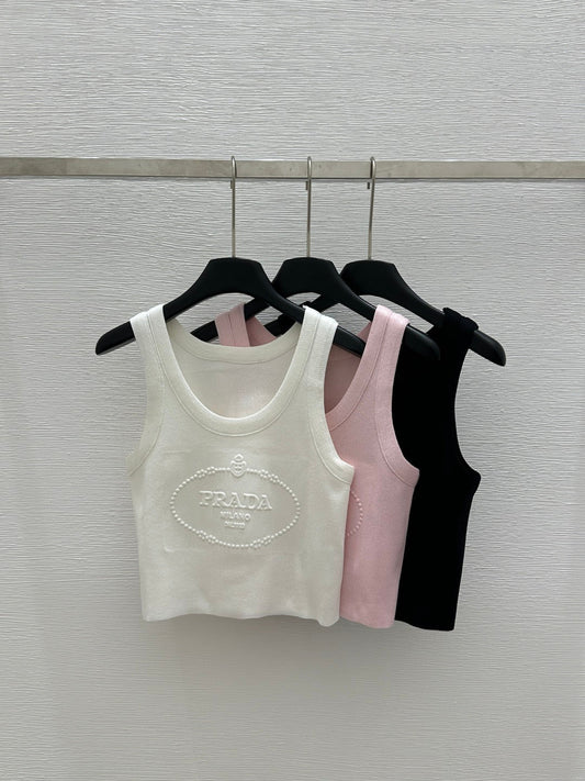 Solid color round neck letter embossed knitted vest