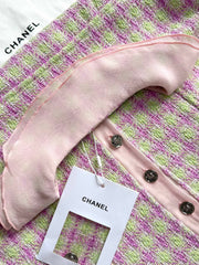 Short-sleeved tweed top with a baby doll collar