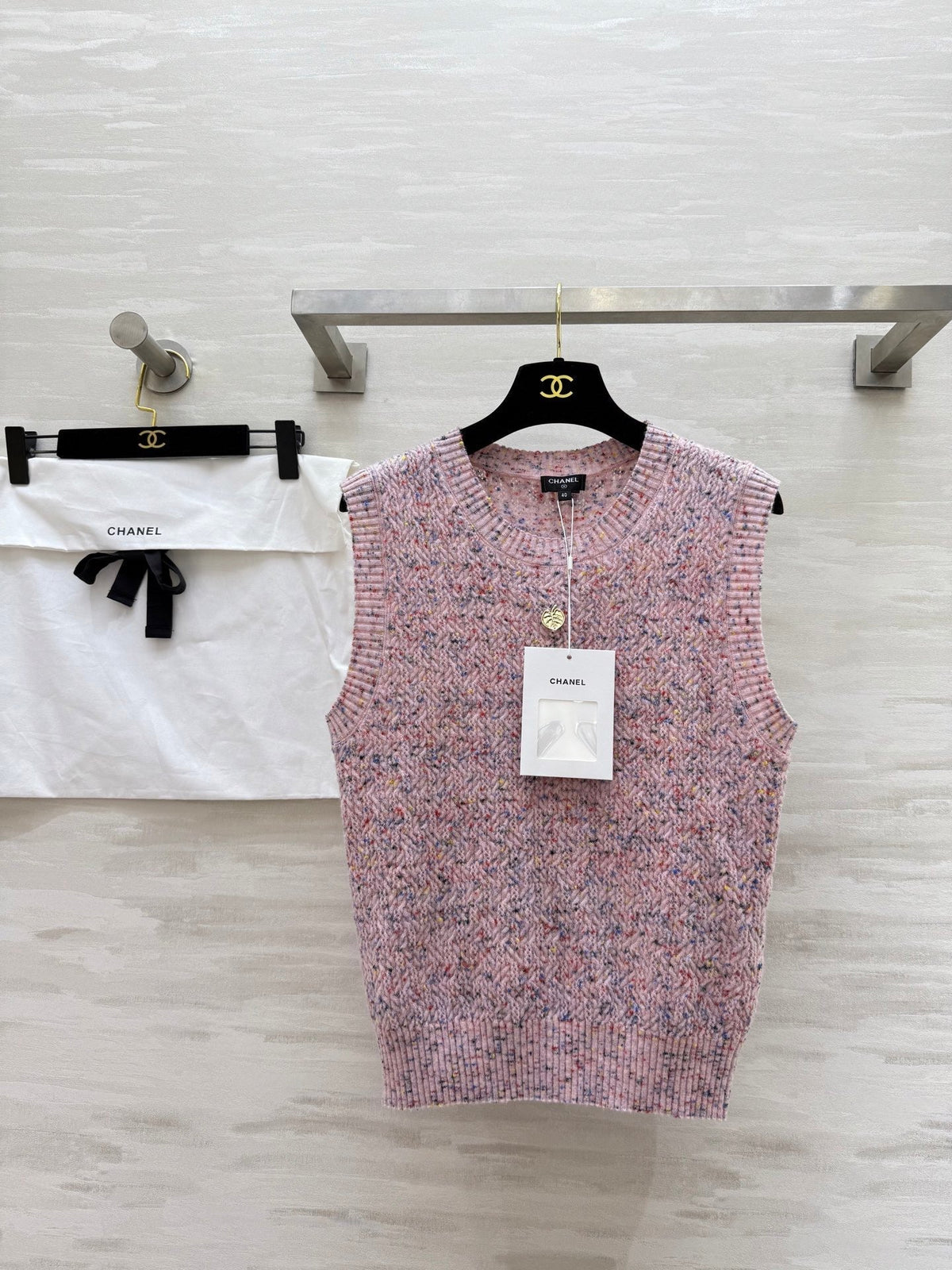 Wool yarn knitted vest