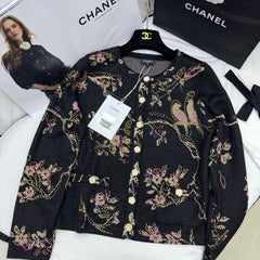 Cardigan tricoté à fleurs et oiseaux