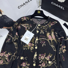 Cardigan tricoté à fleurs et oiseaux