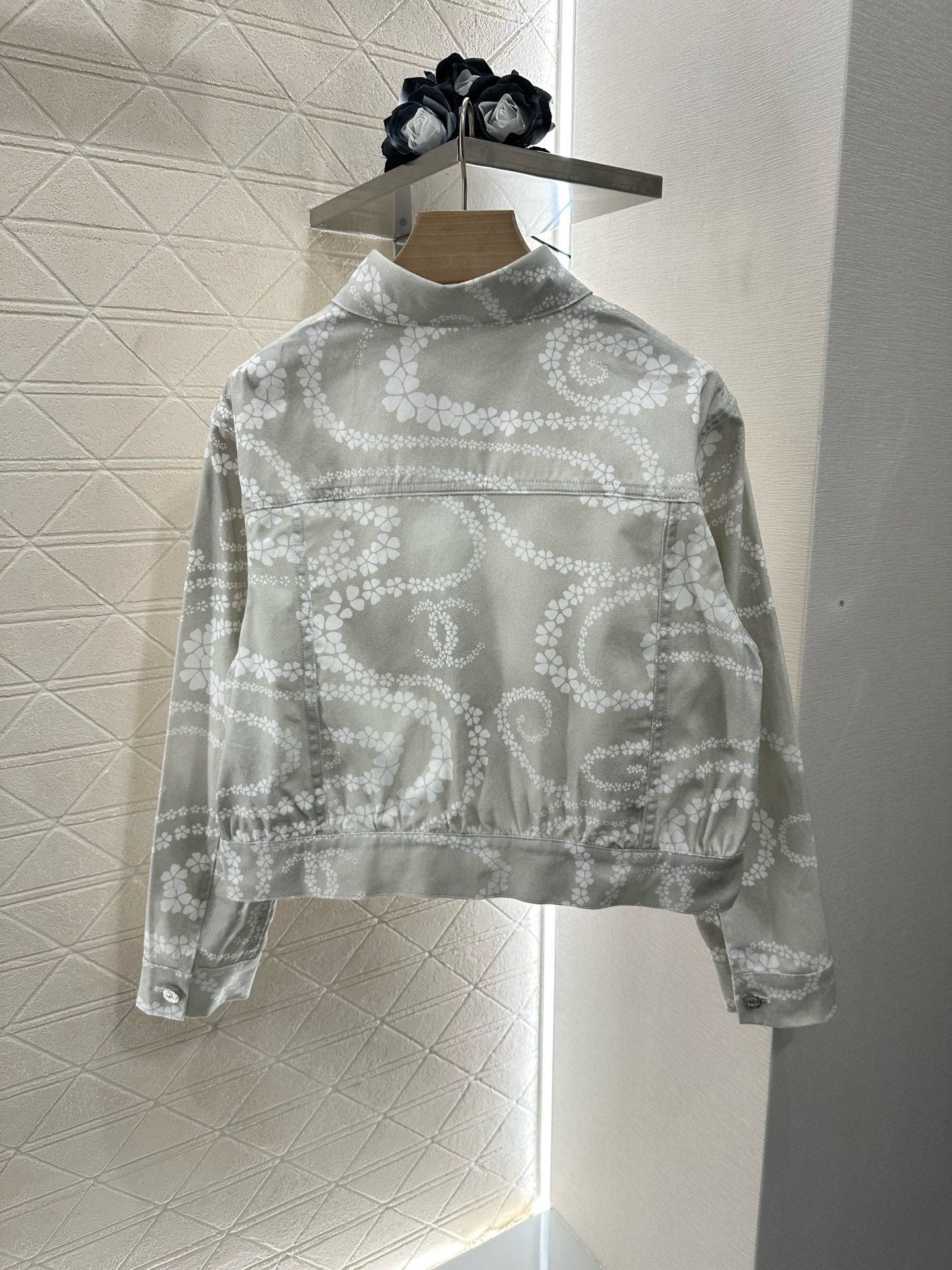 La veste en jean utilise l'impression directe 3D