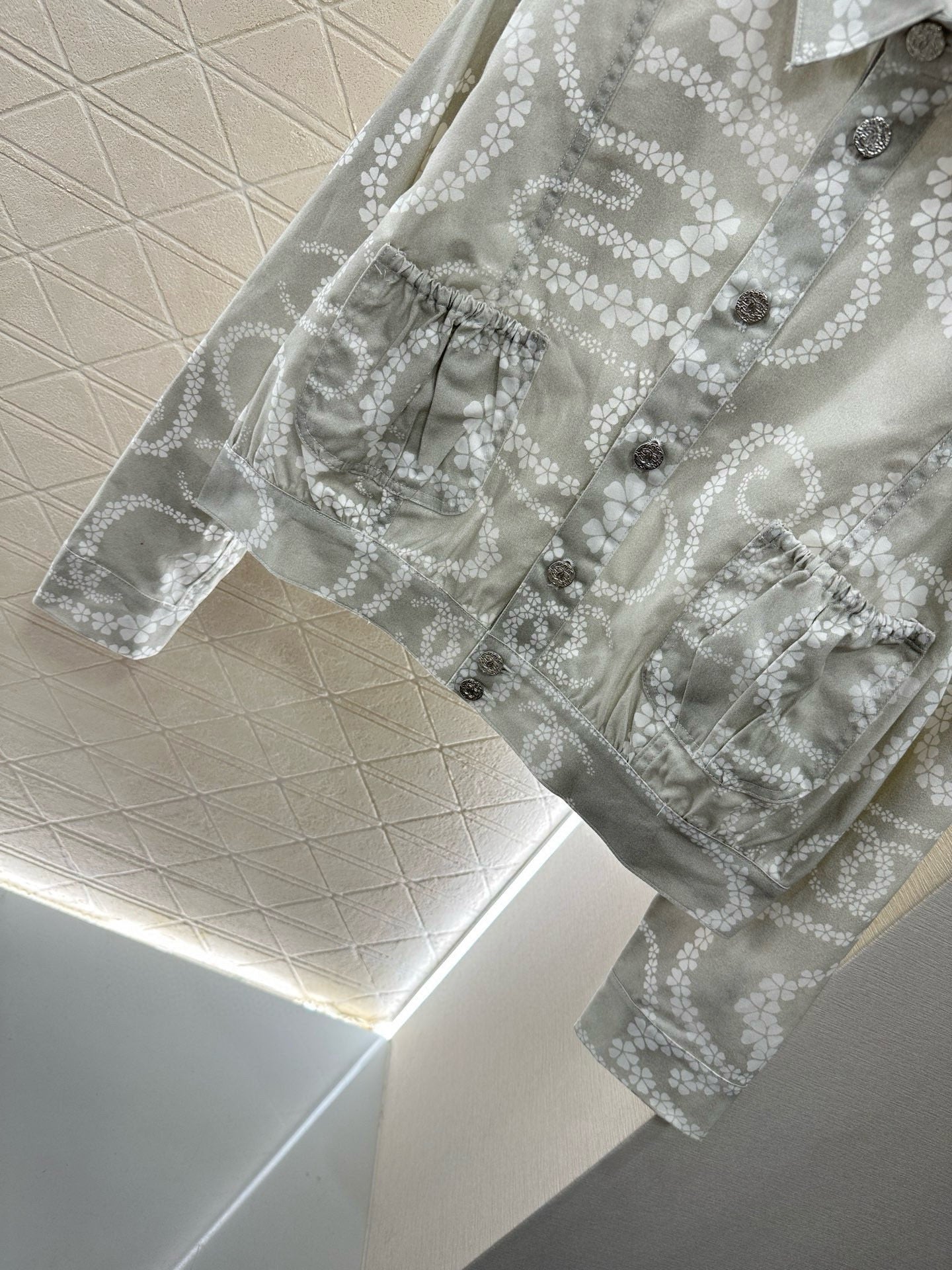 La veste en jean utilise l'impression directe 3D