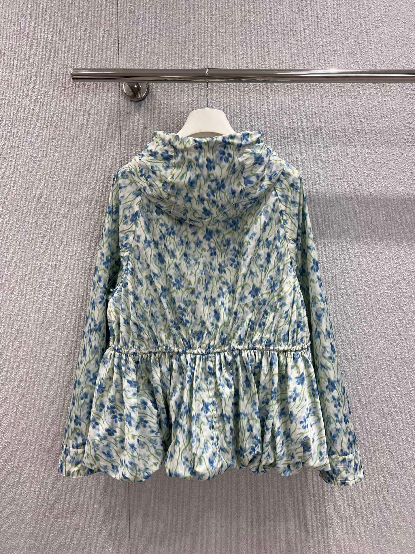 Nouvelle veste à capuche fleurie bleu clair de début d'automne