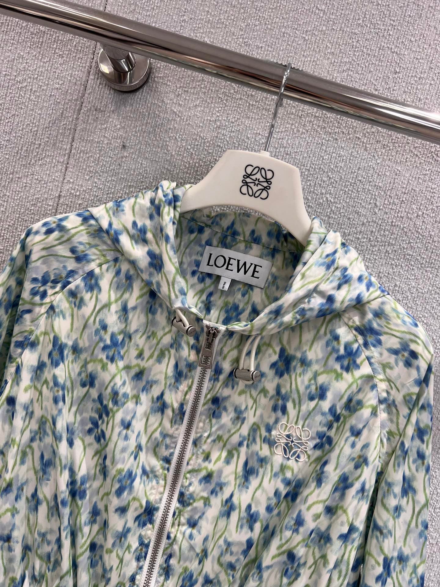 Nouvelle veste à capuche fleurie bleu clair de début d'automne
