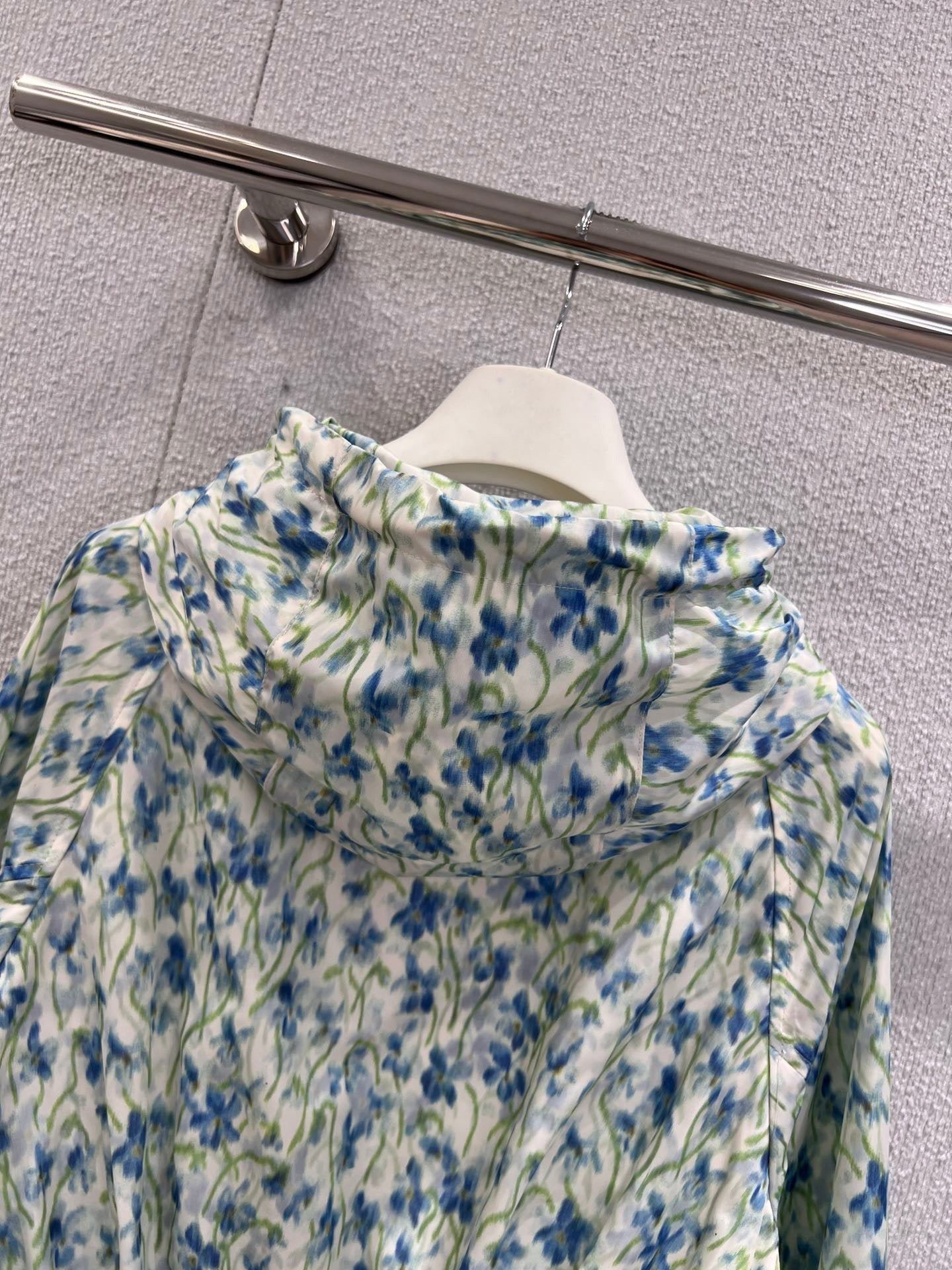 Nouvelle veste à capuche fleurie bleu clair de début d'automne