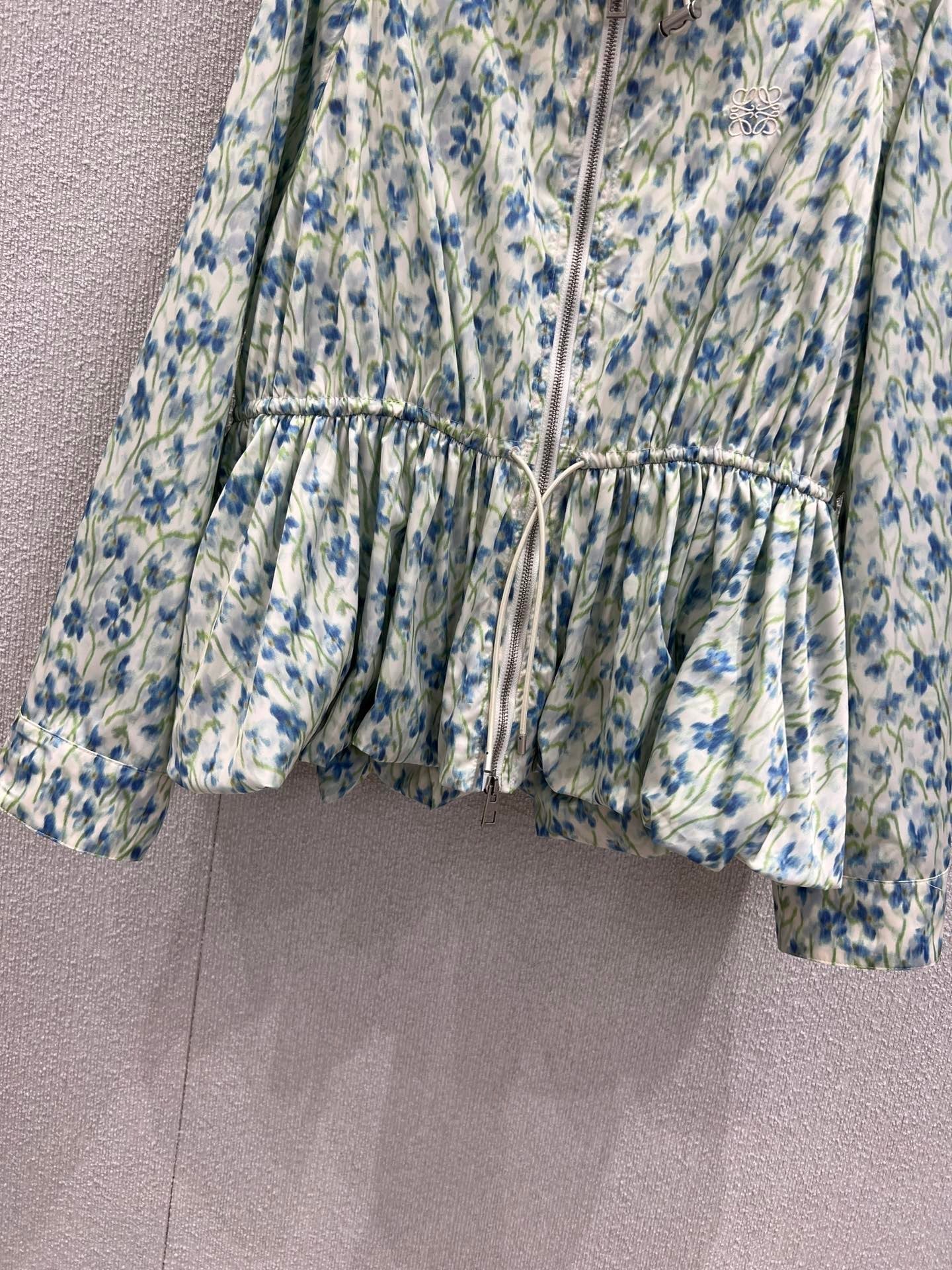 Nouvelle veste à capuche fleurie bleu clair de début d'automne