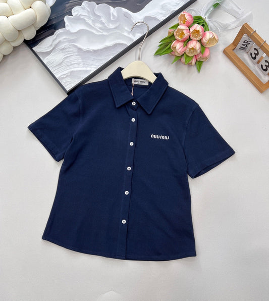 Single-breasted polo shirt with micro-logo embroidery and cotton piqué