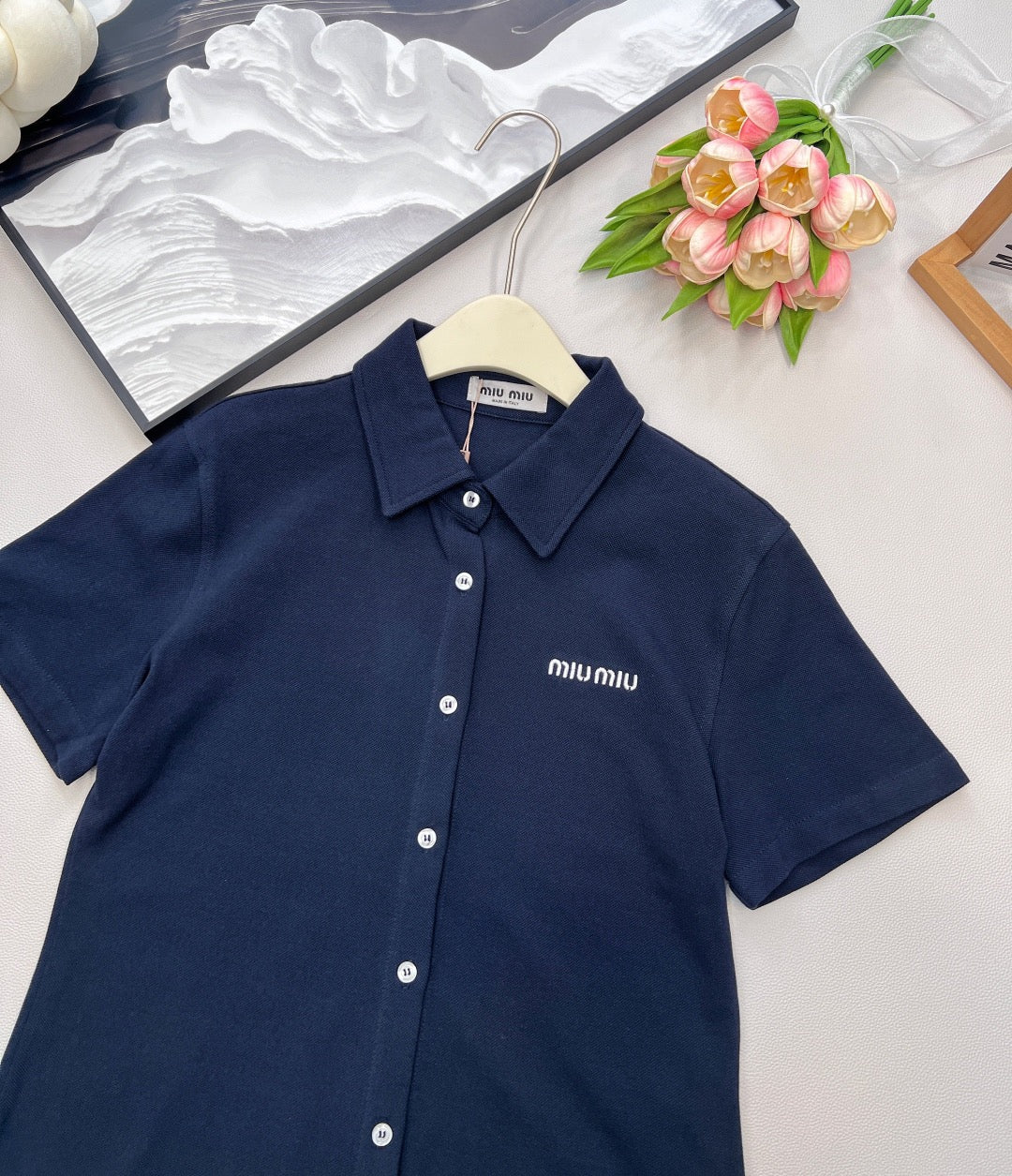 Einreihiges Poloshirt mit Mikro-Logo-Stickerei und Baumwoll-Piqué