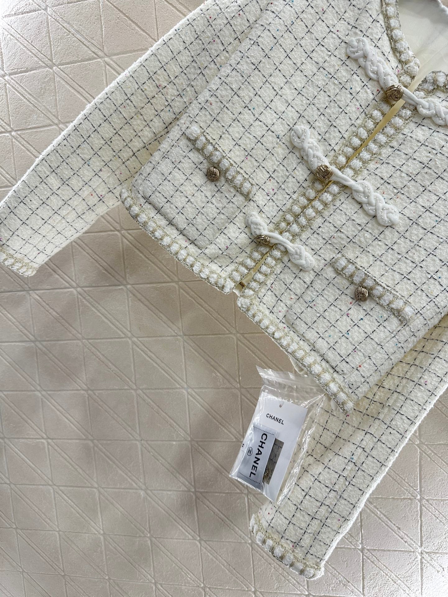 Set aus Kleid, Jacke und Rock mit Knoten