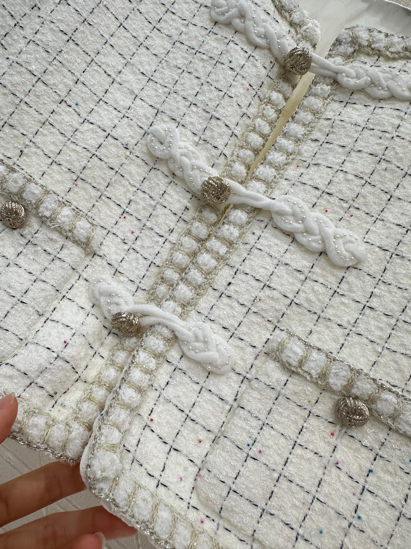 Set aus Kleid, Jacke und Rock mit Knoten