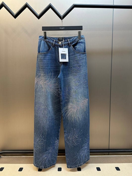 Heavy-duty feather hot-drilled jeans