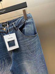 Heavy-duty feather hot-drilled jeans