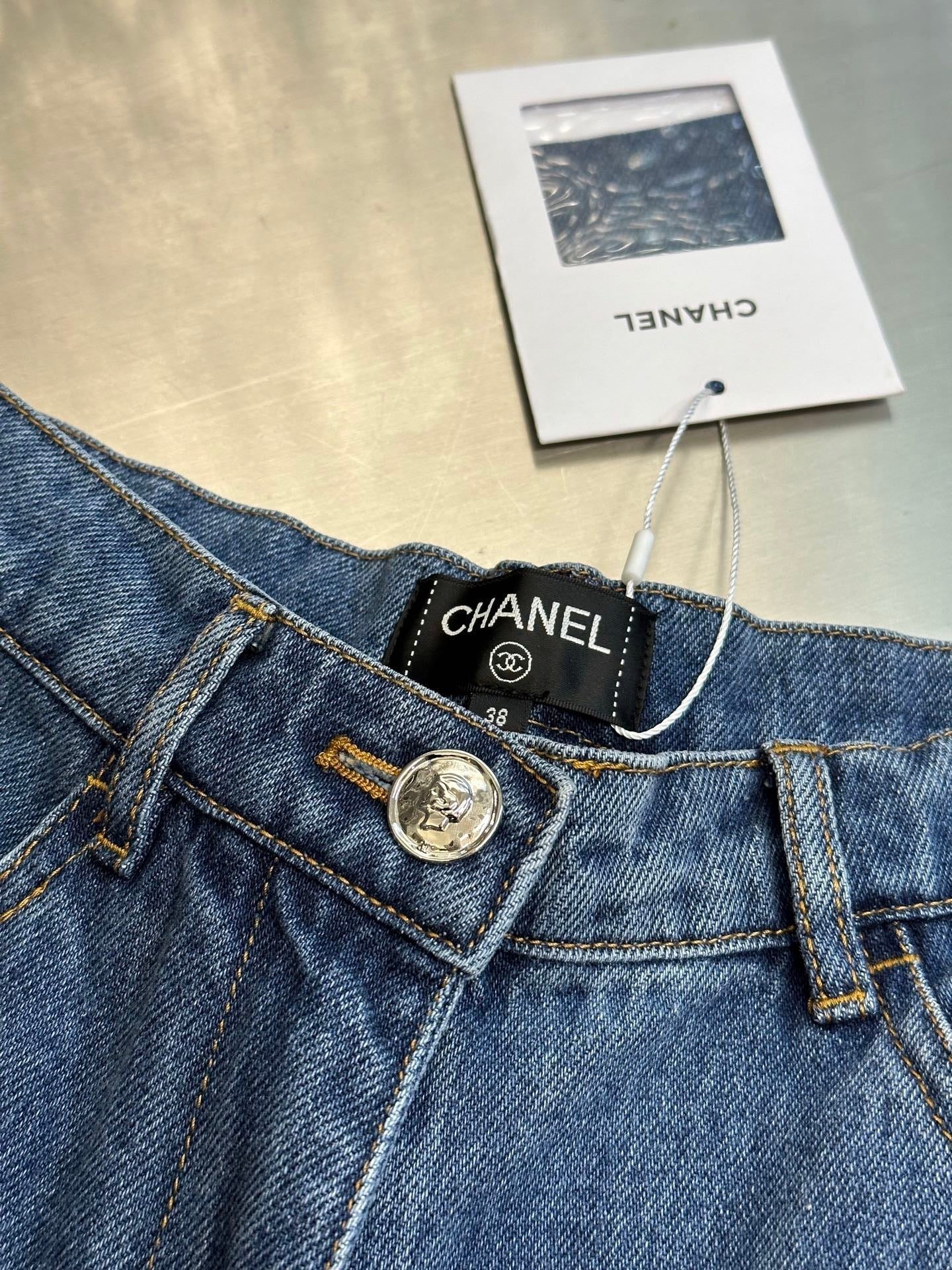 Strapazierfähige, heißgebohrte Federjeans