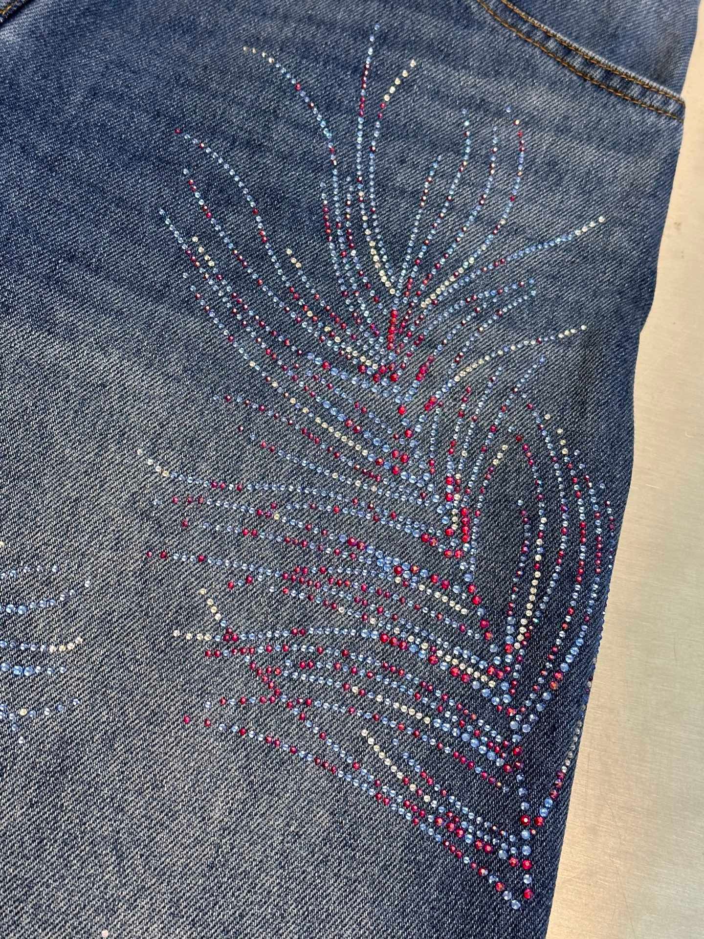 Strapazierfähige, heißgebohrte Federjeans