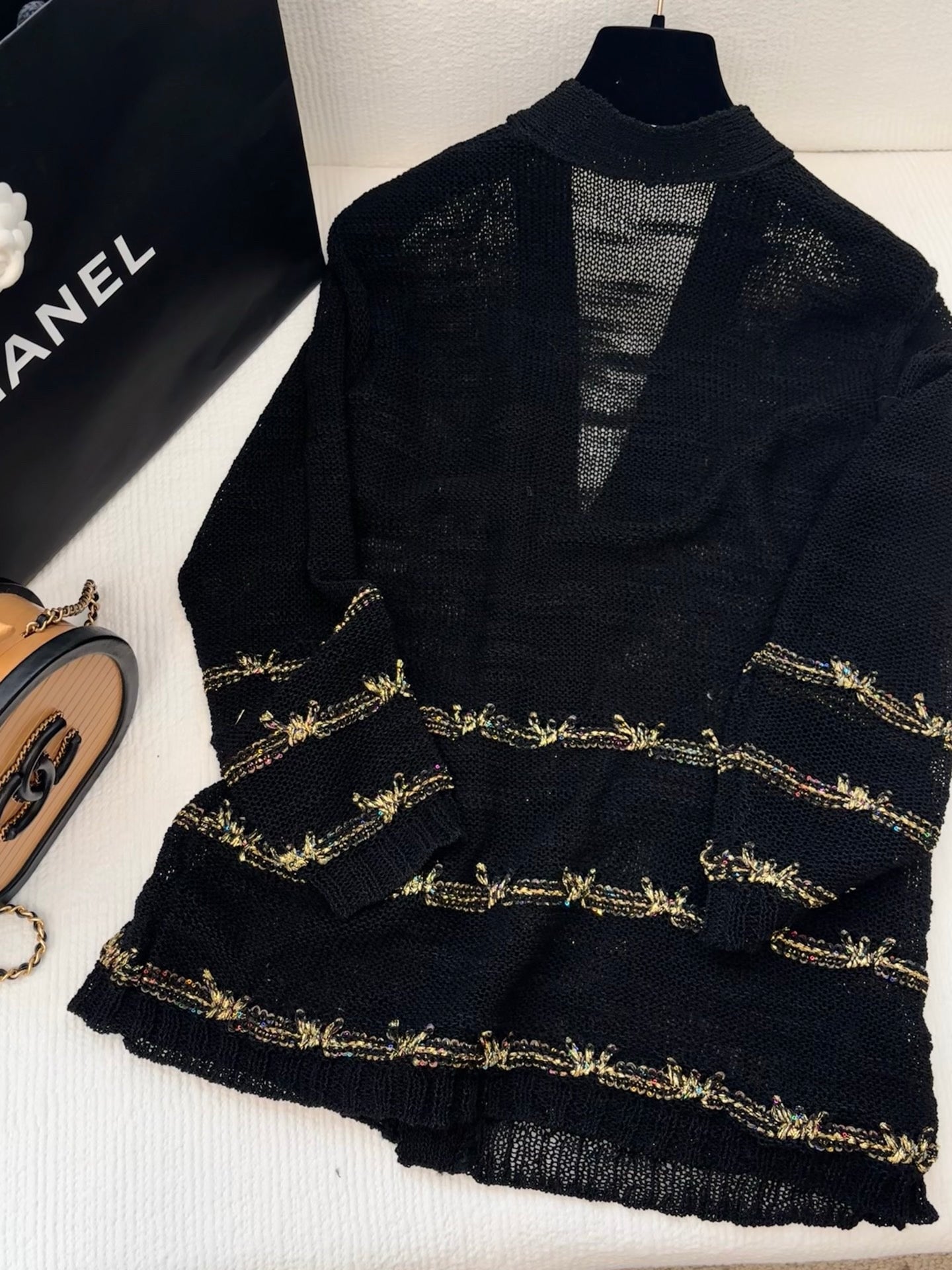 Neuer Buchstabe hohler Goldfaden gehäkelt