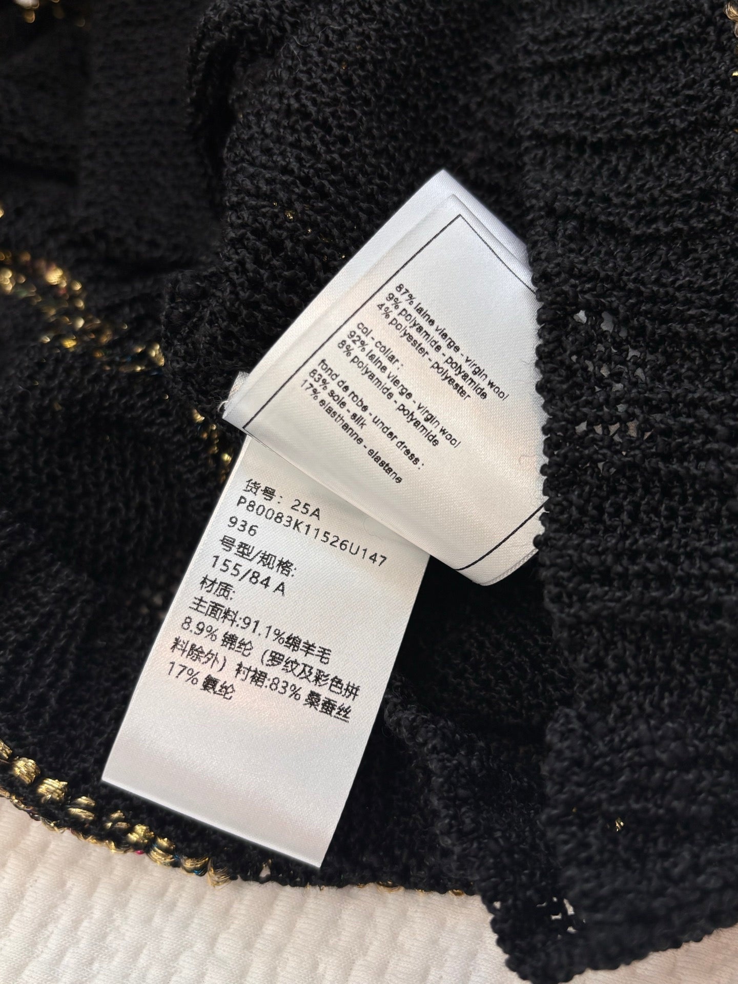 Neuer Buchstabe hohler Goldfaden gehäkelt