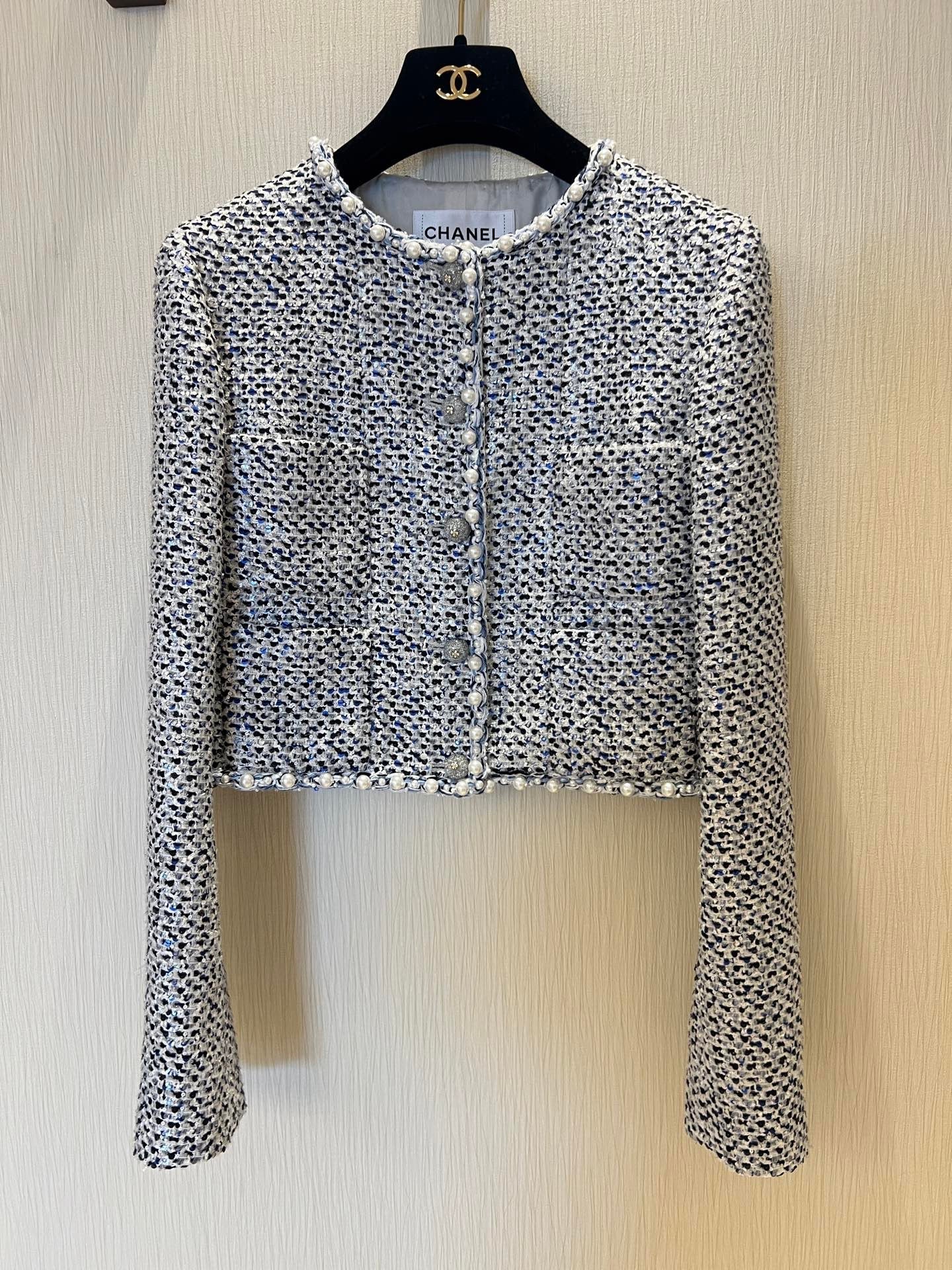 Hellblaue Perlenwolle mit Pailletten