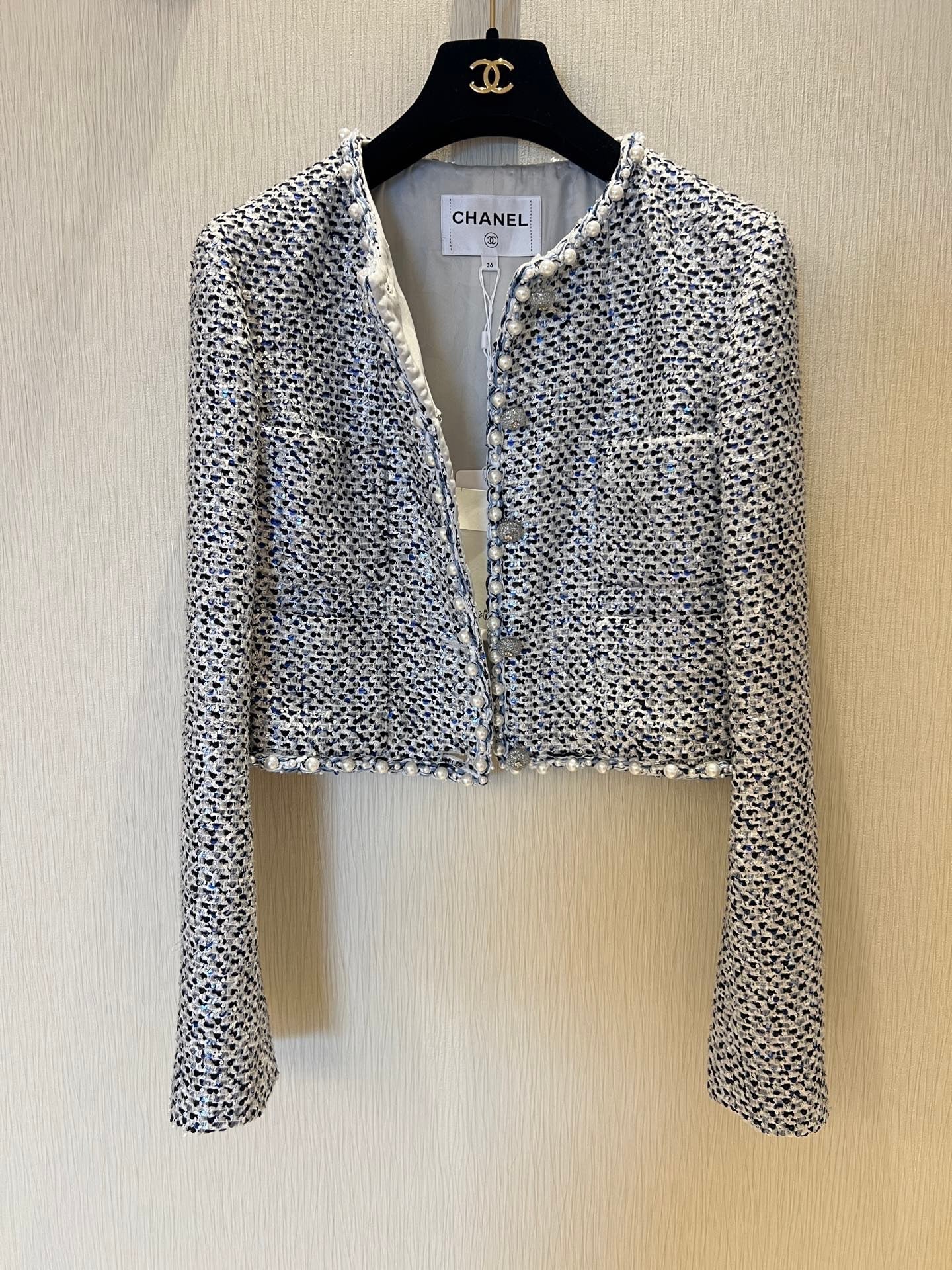 Hellblaue Perlenwolle mit Pailletten