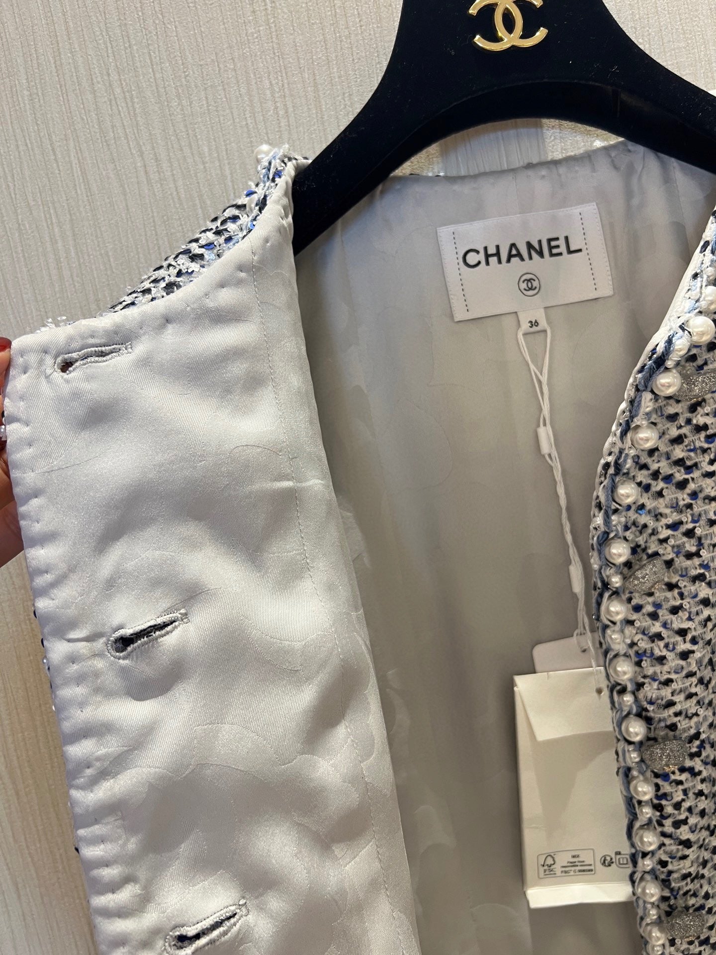 Hellblaue Perlenwolle mit Pailletten