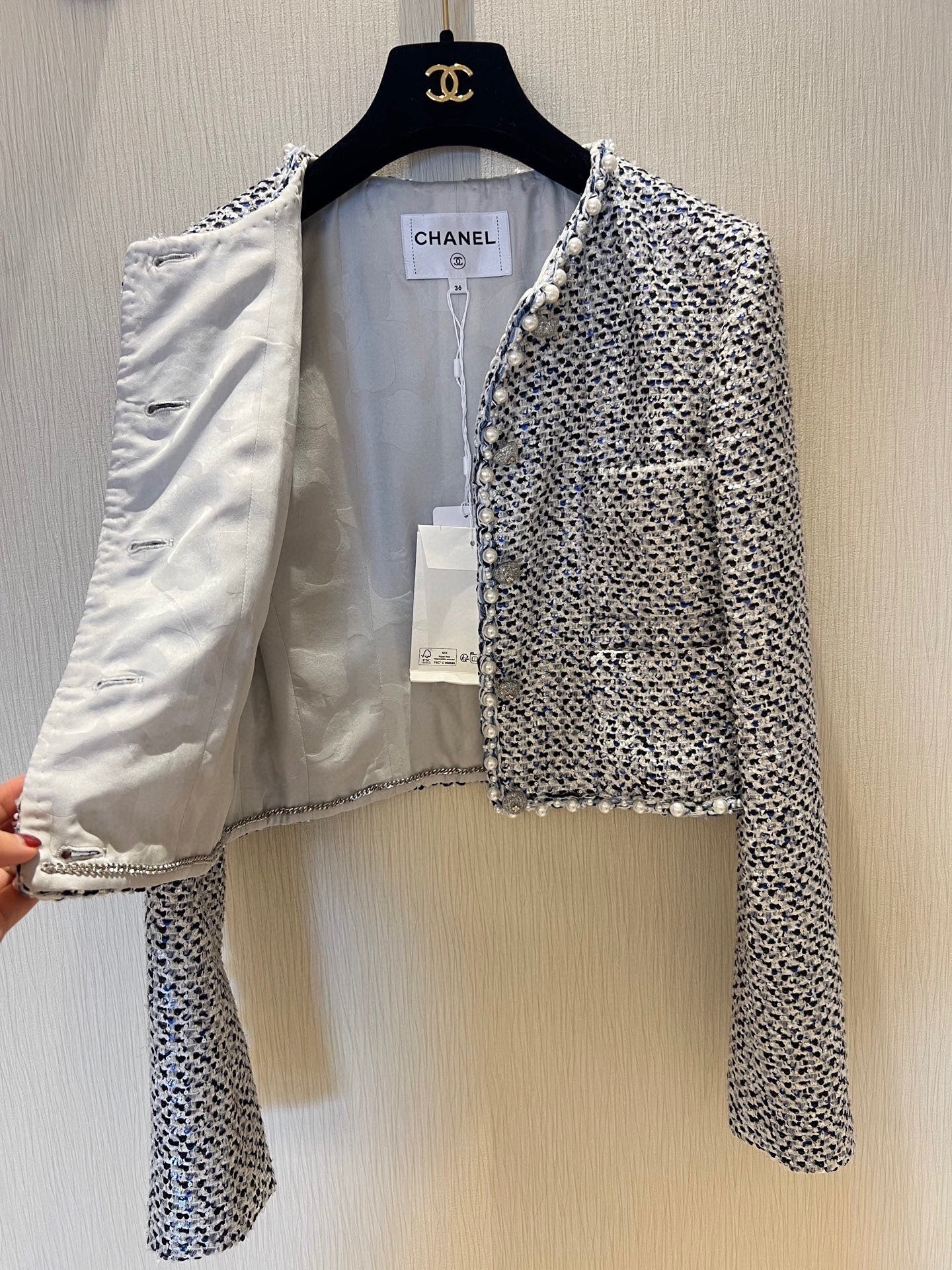 Hellblaue Perlenwolle mit Pailletten