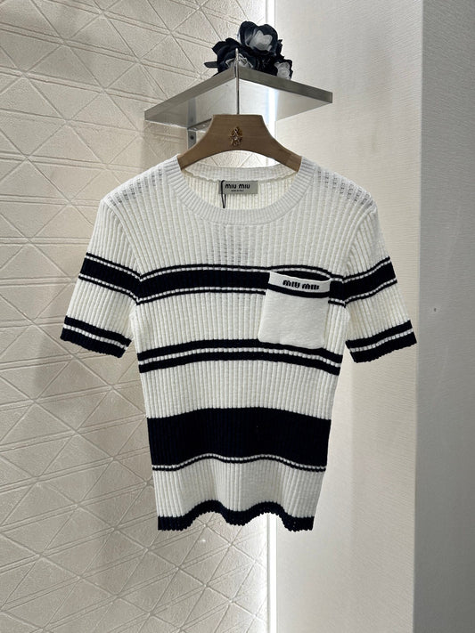 Gestreifte, gestrickte Kurzarm