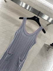 Contrast color knitted vest dress with flowing beard
