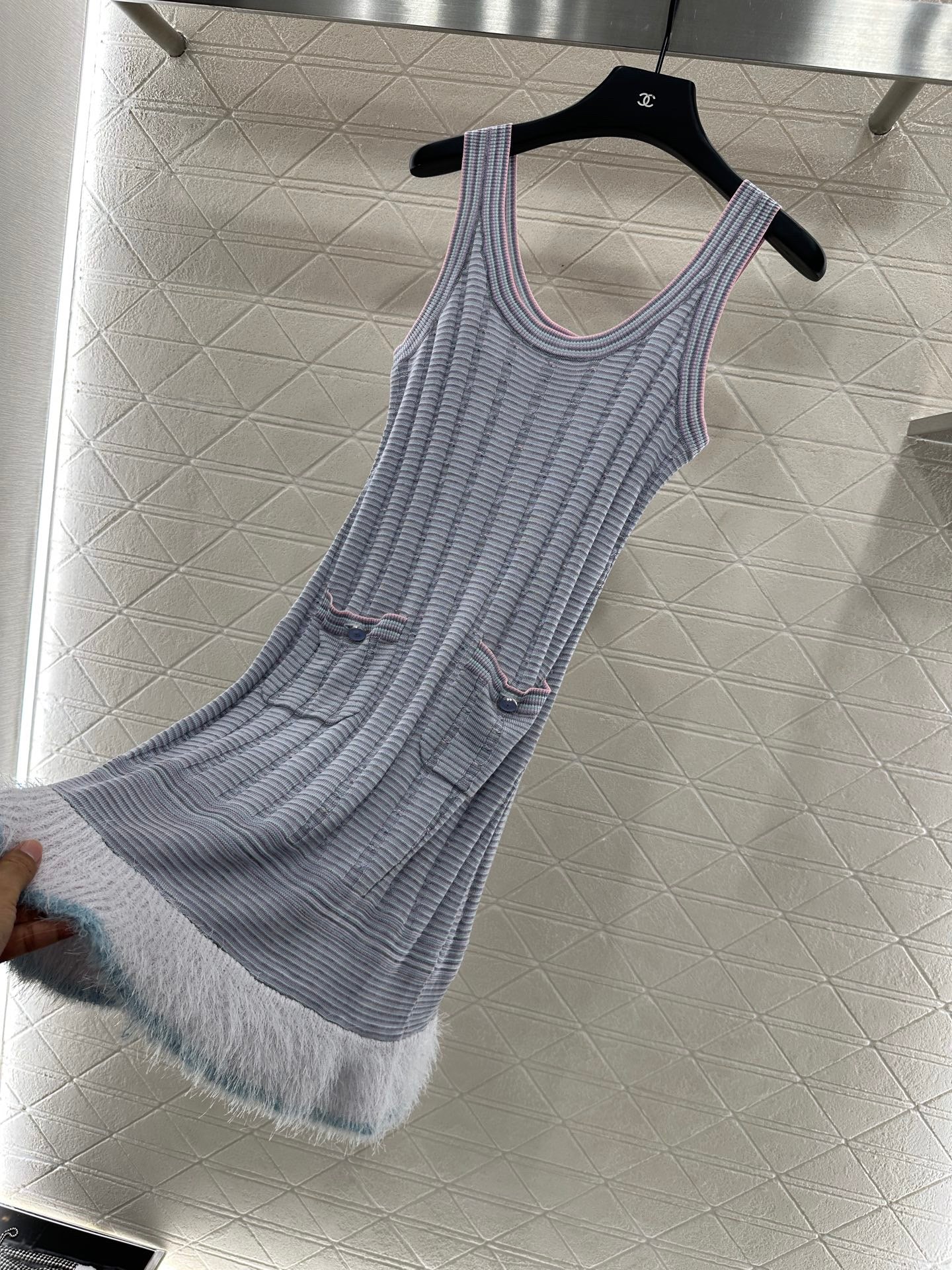 Contrast color knitted vest dress with flowing beard