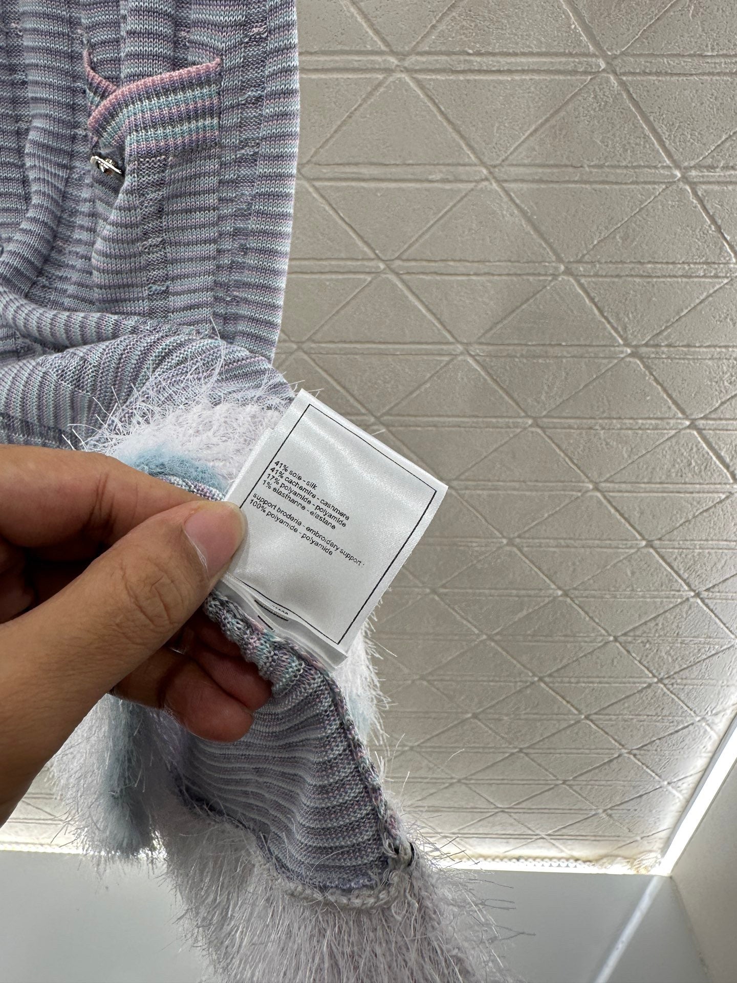 Contrast color knitted vest dress with flowing beard