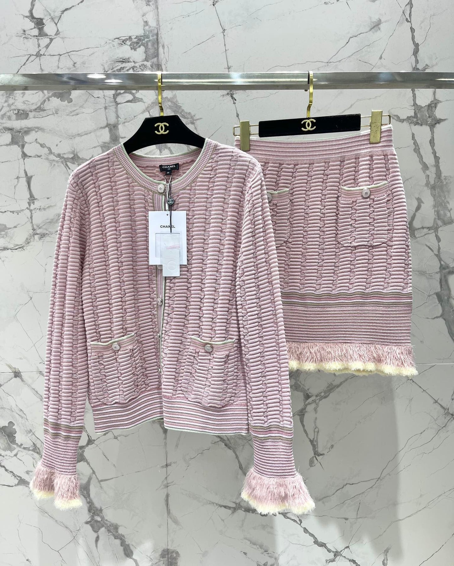 Manches tricotées de couleur contrastée