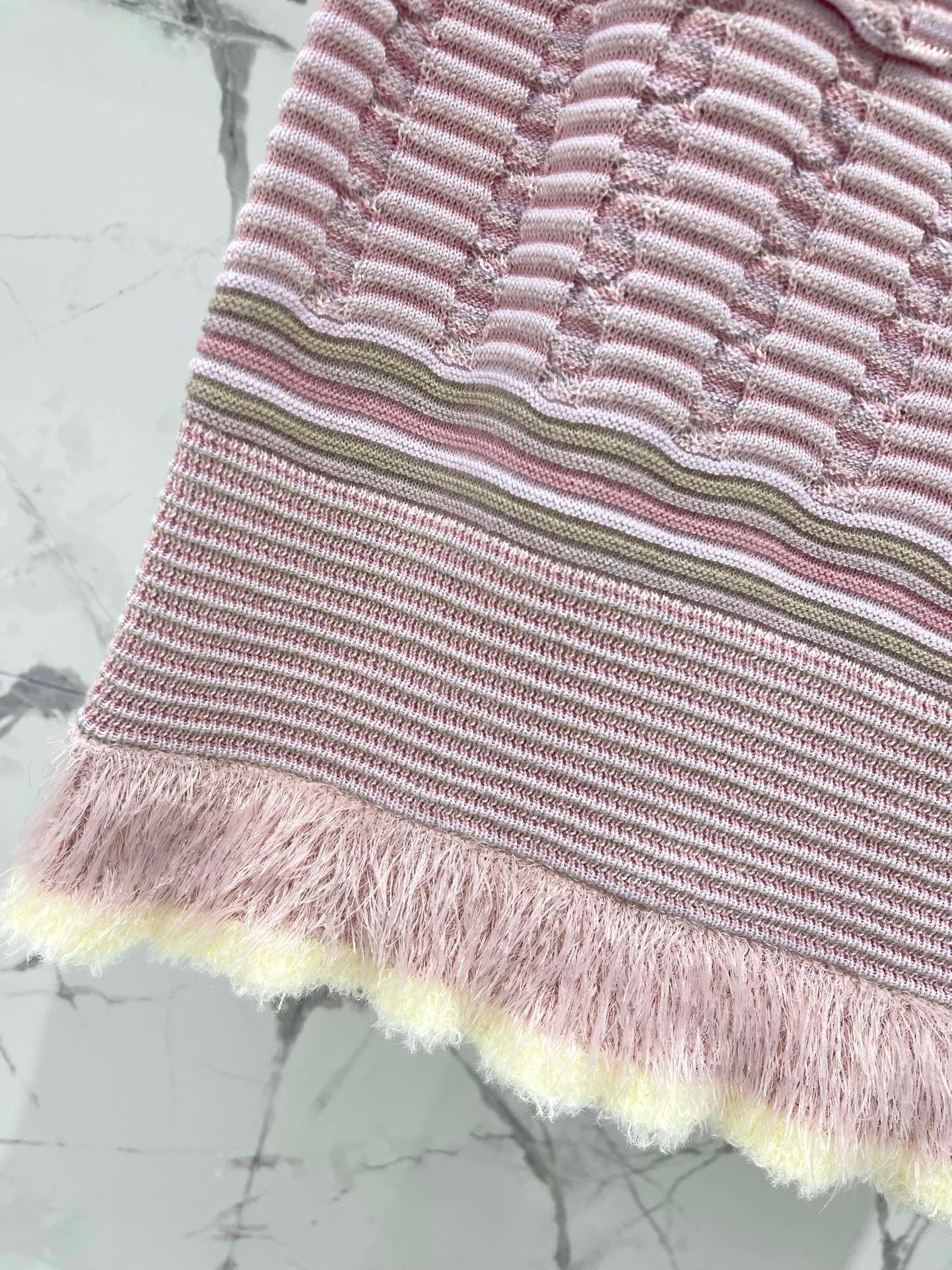 Manches tricotées de couleur contrastée