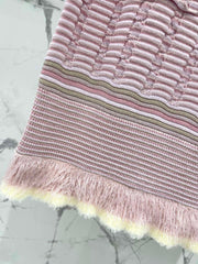 Contrast color knitted sleeves