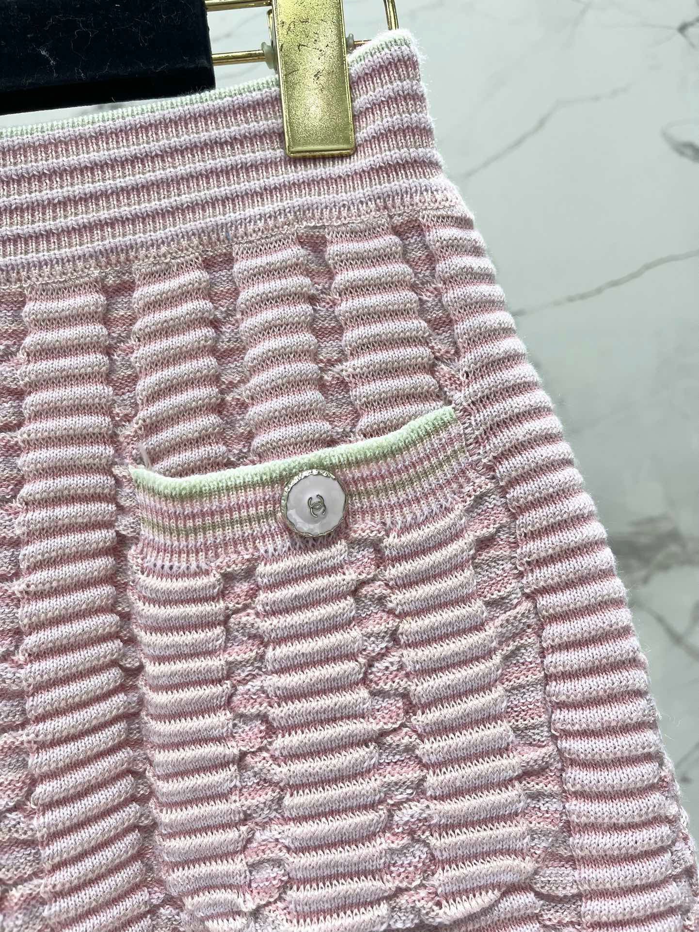 Manches tricotées de couleur contrastée