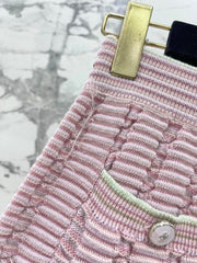 Contrast color knitted sleeves