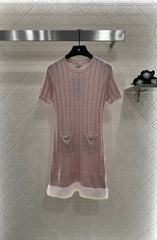 Contrast color knitted short-sleeved dress