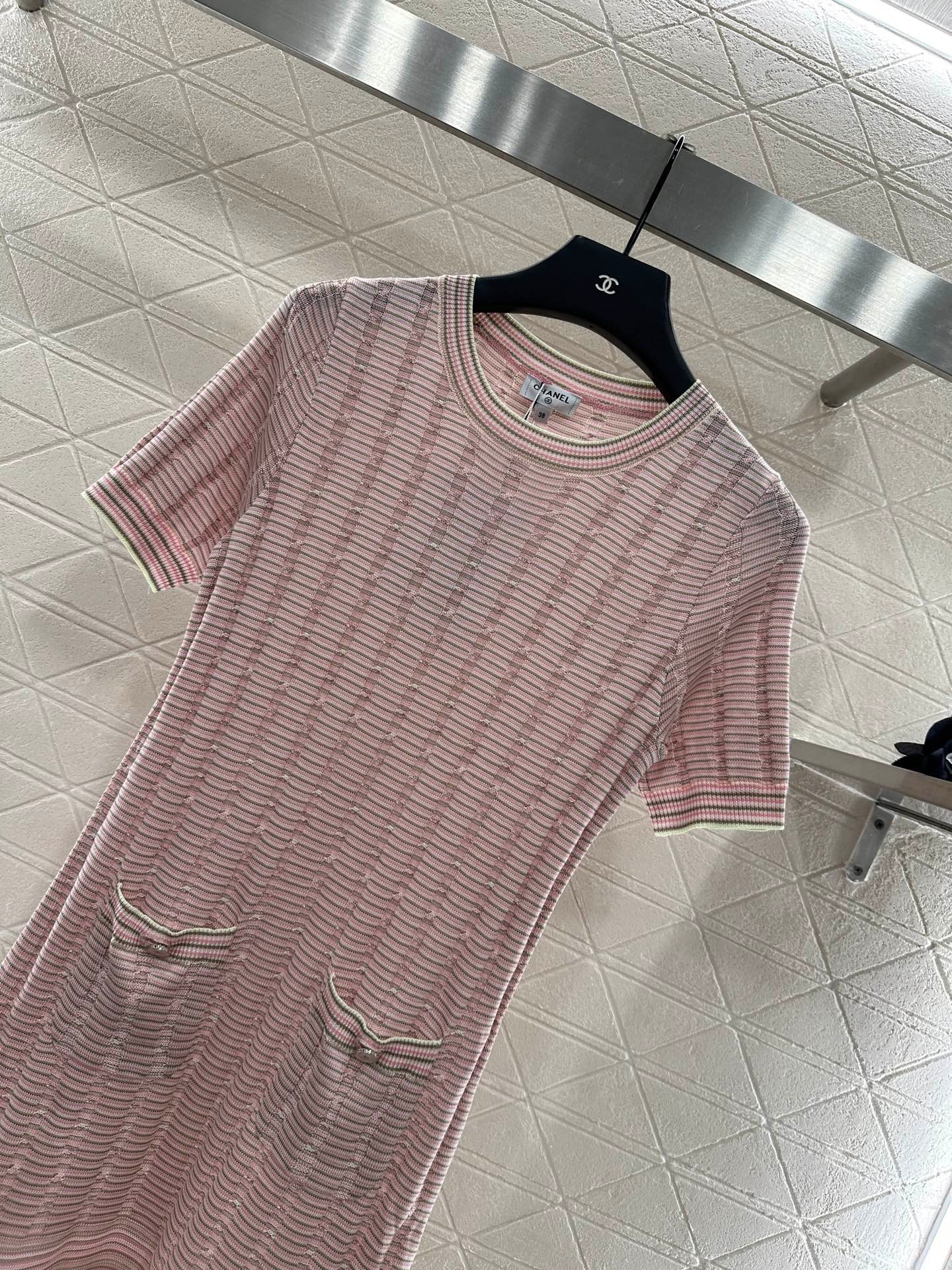 Robe à manches courtes en tricot de couleur contrastée