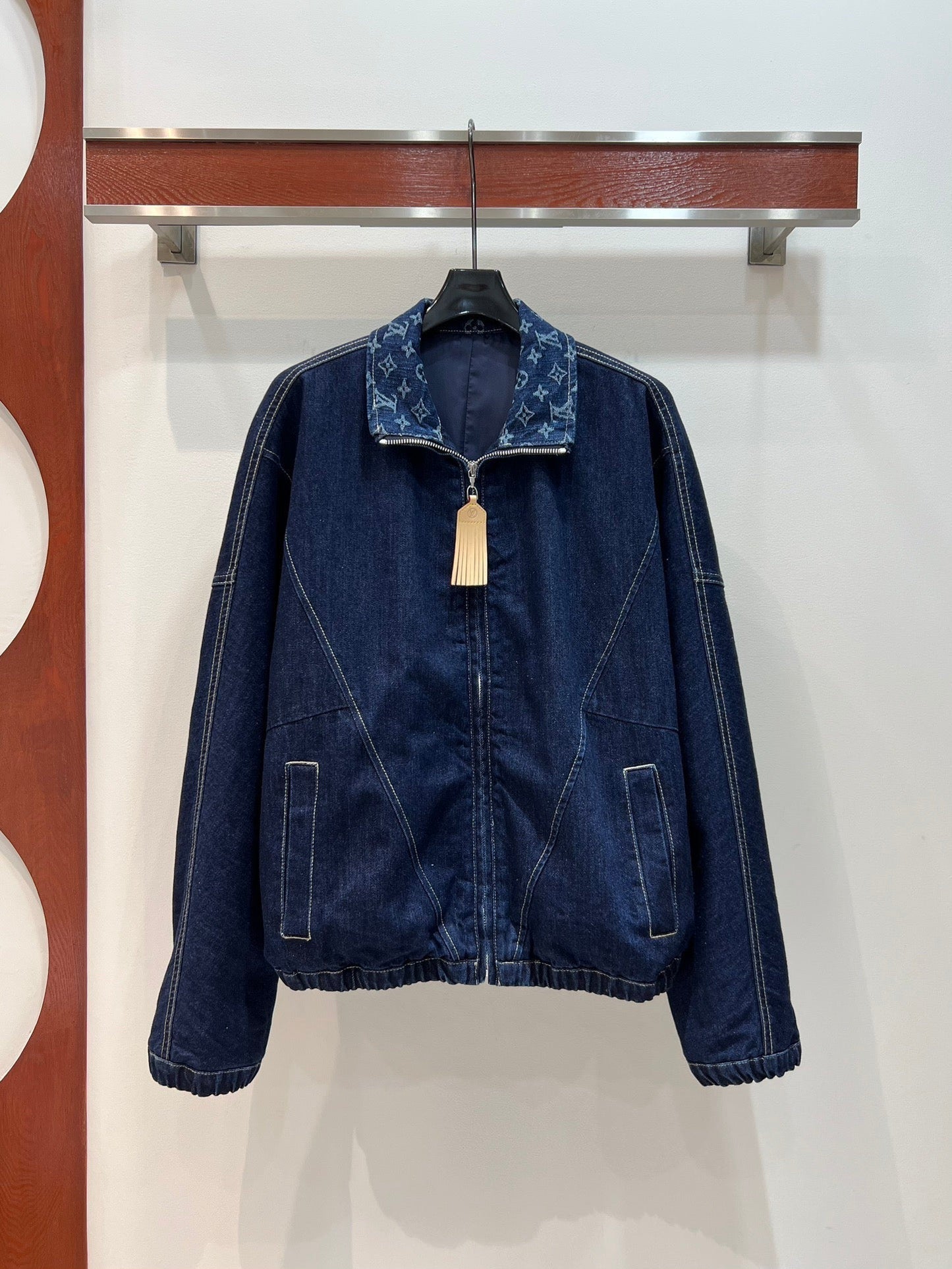 Denim avec revers monogramme