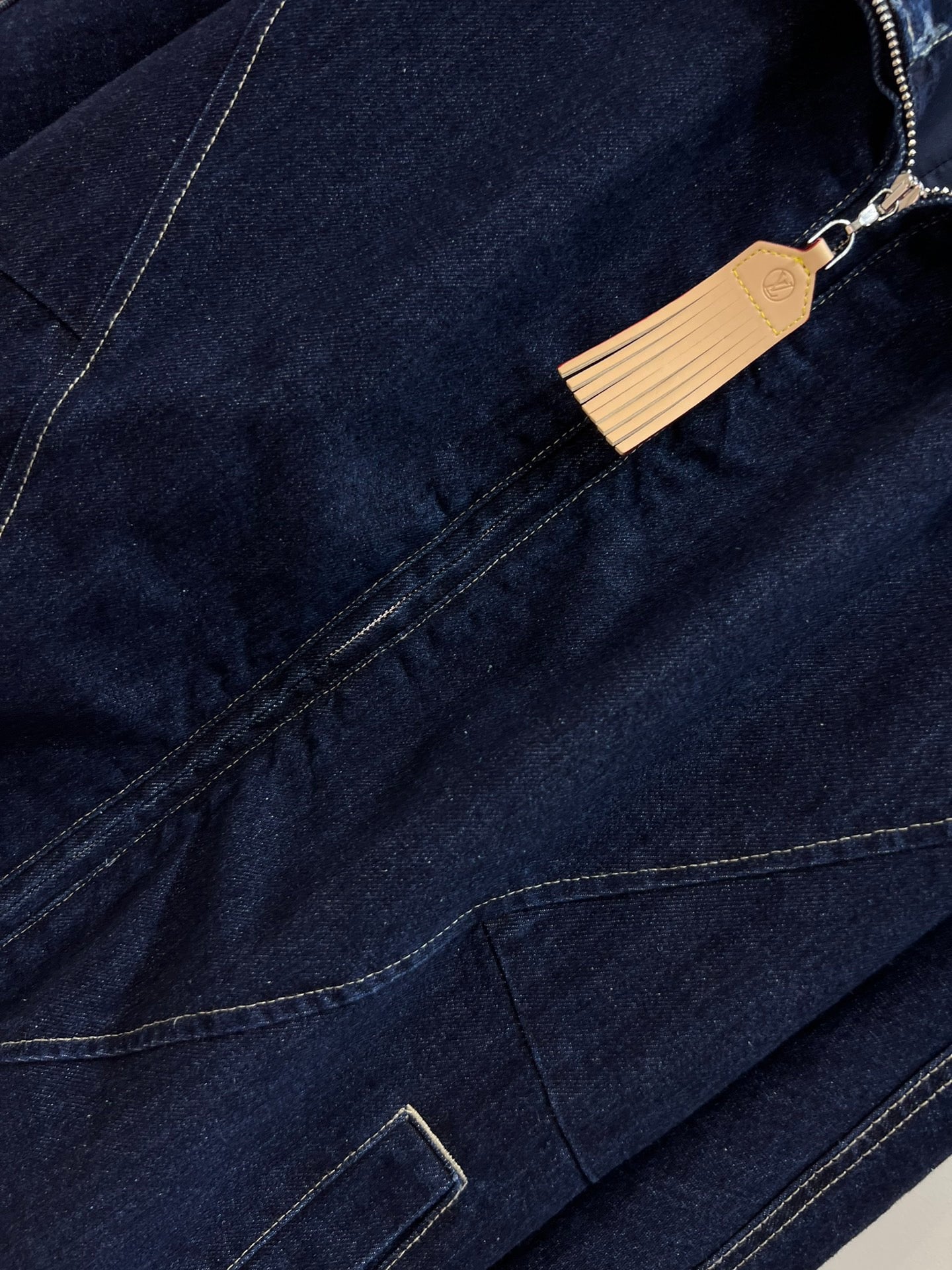 Denim avec revers monogramme