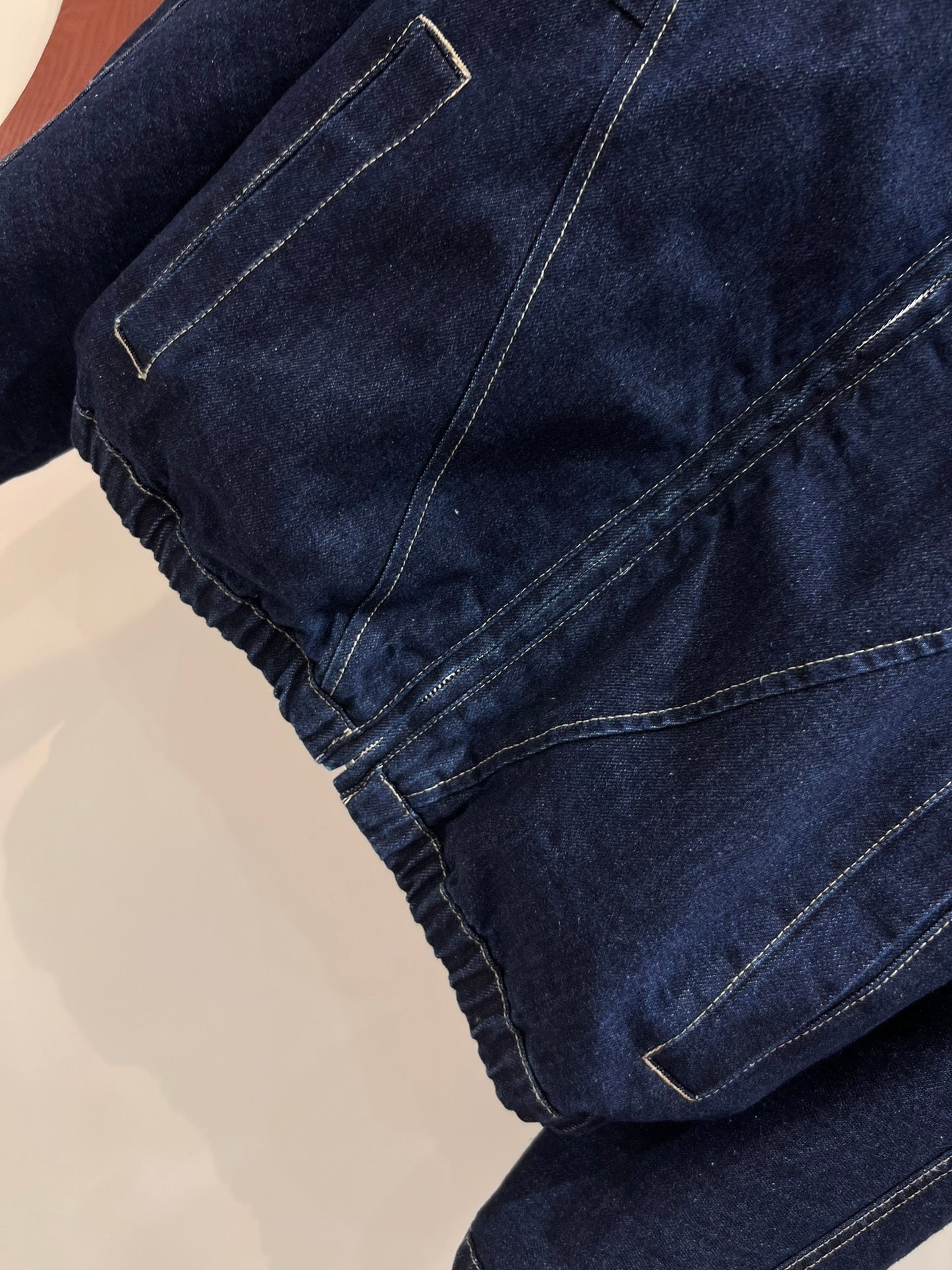 Denim avec revers monogramme