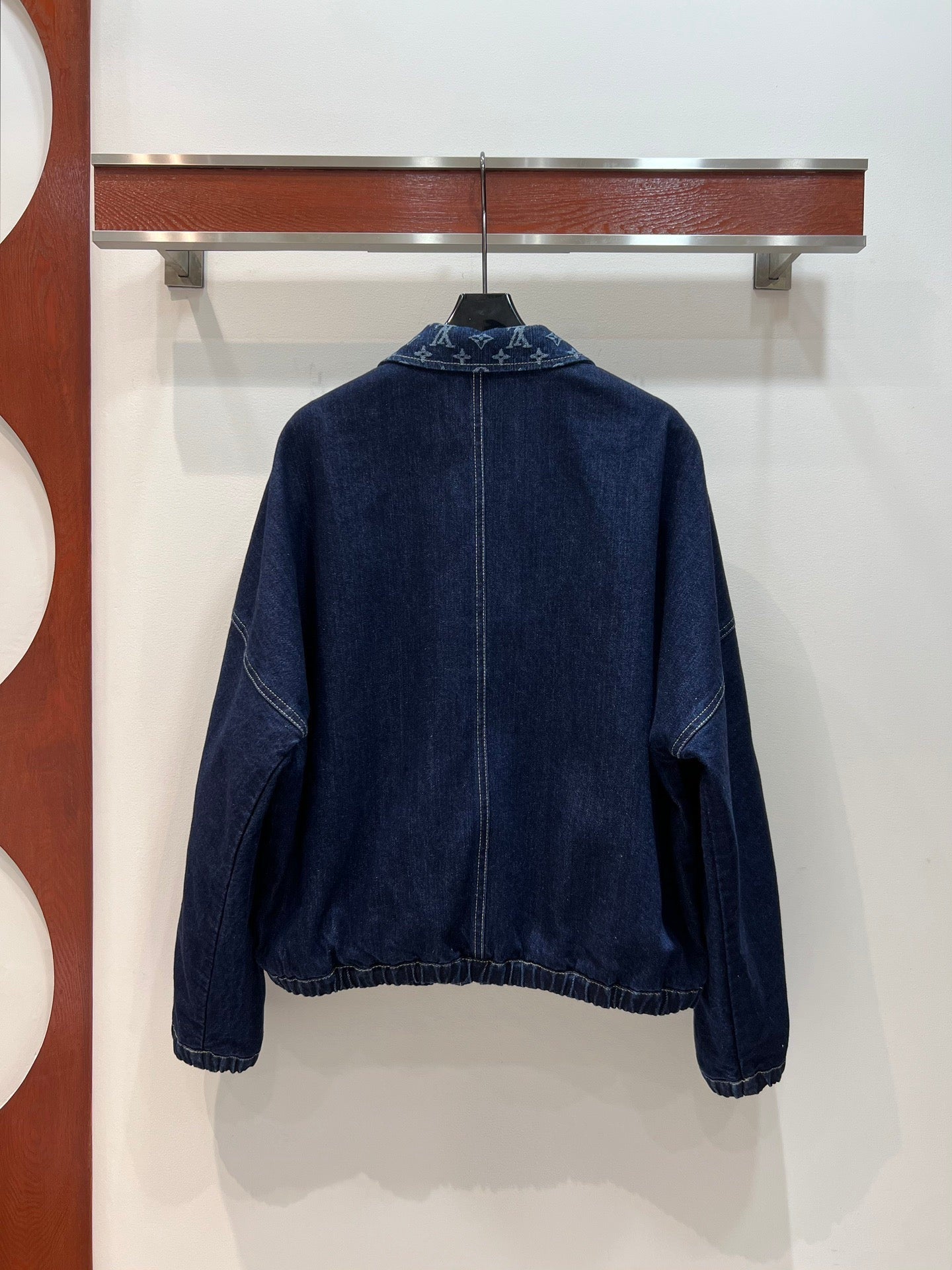 Denim avec revers monogramme