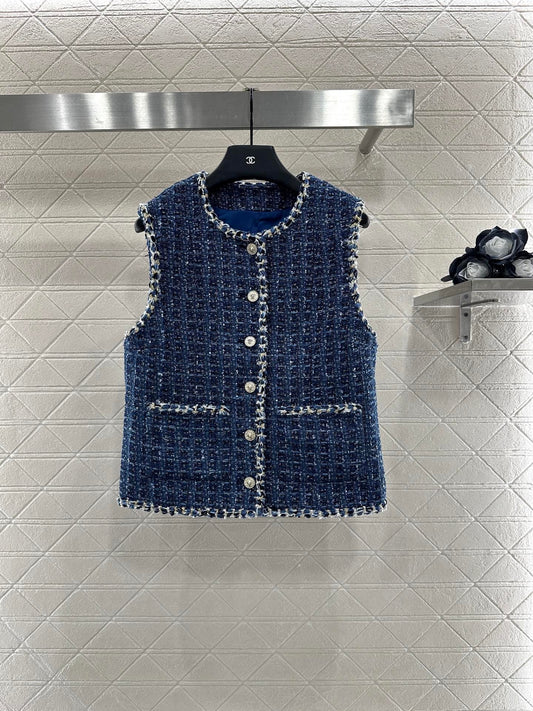 Hemmed vest