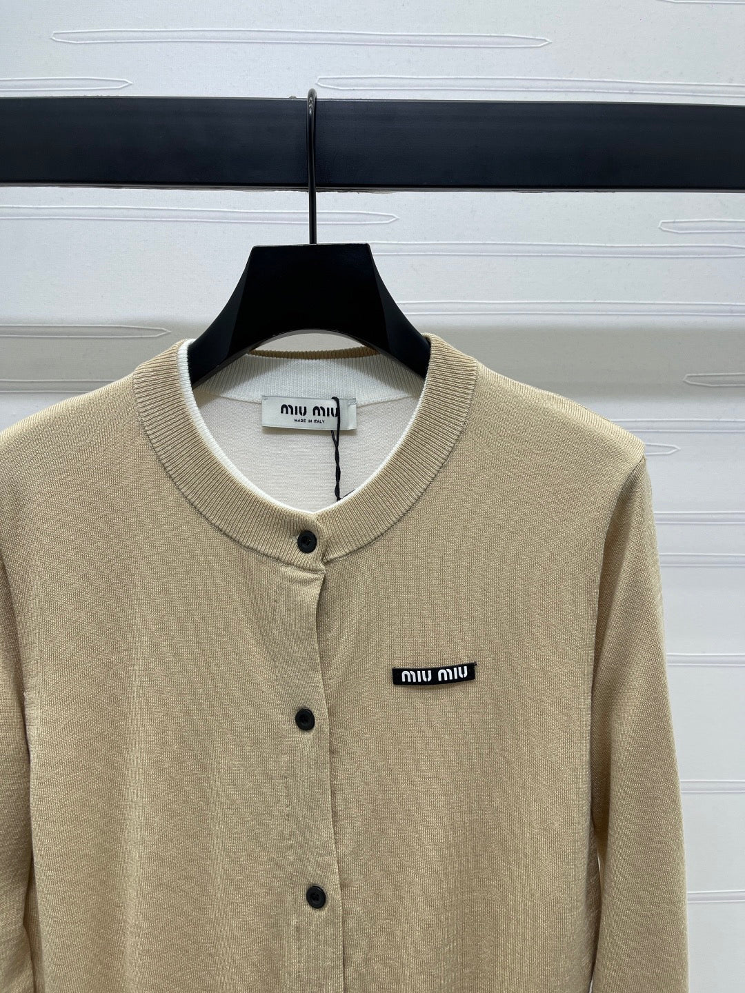 Fake two-piece knitted crew neck cardigan