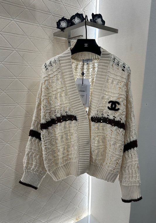 Cardigan au crochet de couleur contrastée