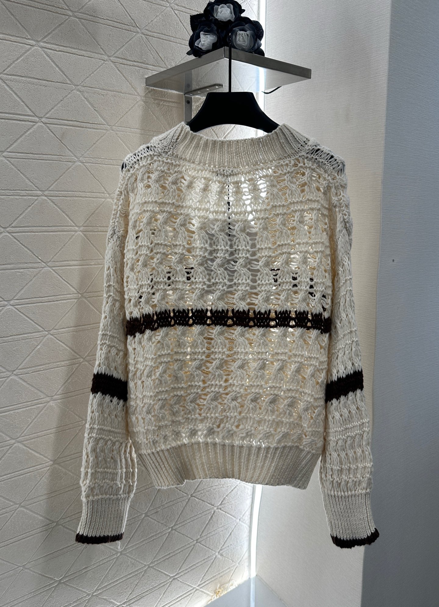 Cardigan au crochet de couleur contrastée