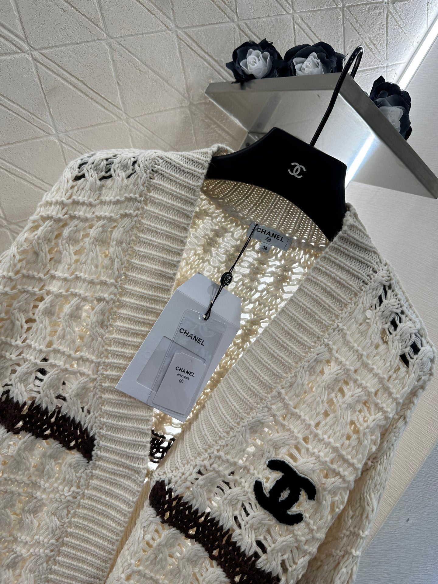 Cardigan au crochet de couleur contrastée